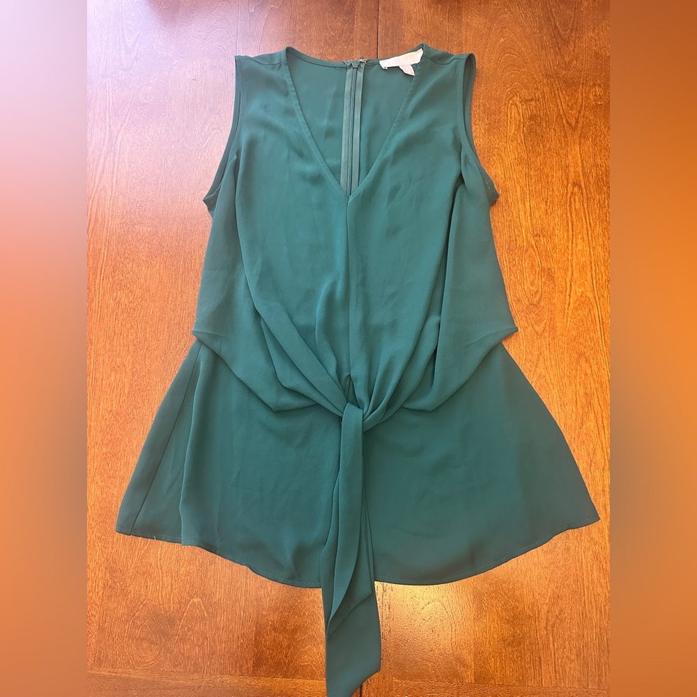 Stylish Sleeveless Top with Tie